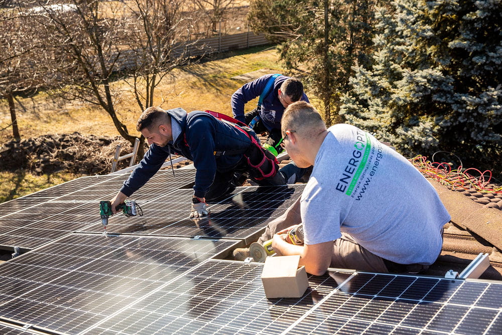 EnergOptimo – szervizautó és szerelőcsapat telepítésen